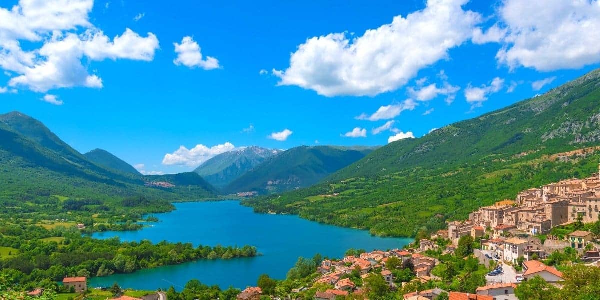 The National Park of Abruzzo and its beauties: nature, villages and a tasty cuisine